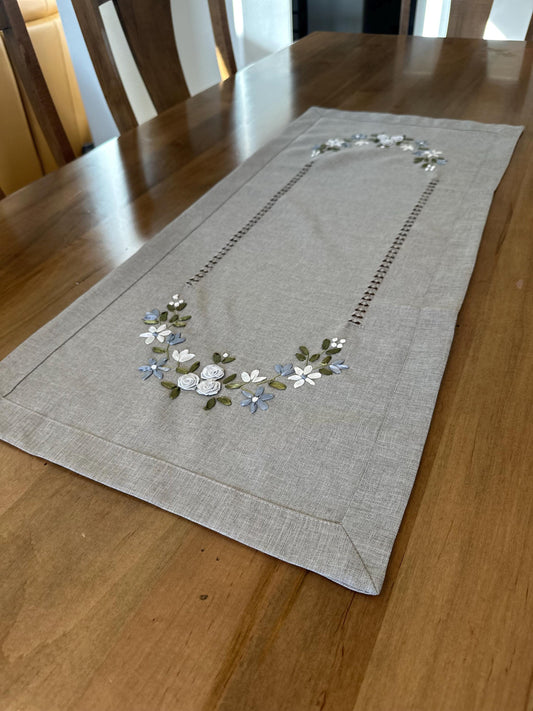 Embroidered Gray Linen Table Runner – Elegant Floral Design