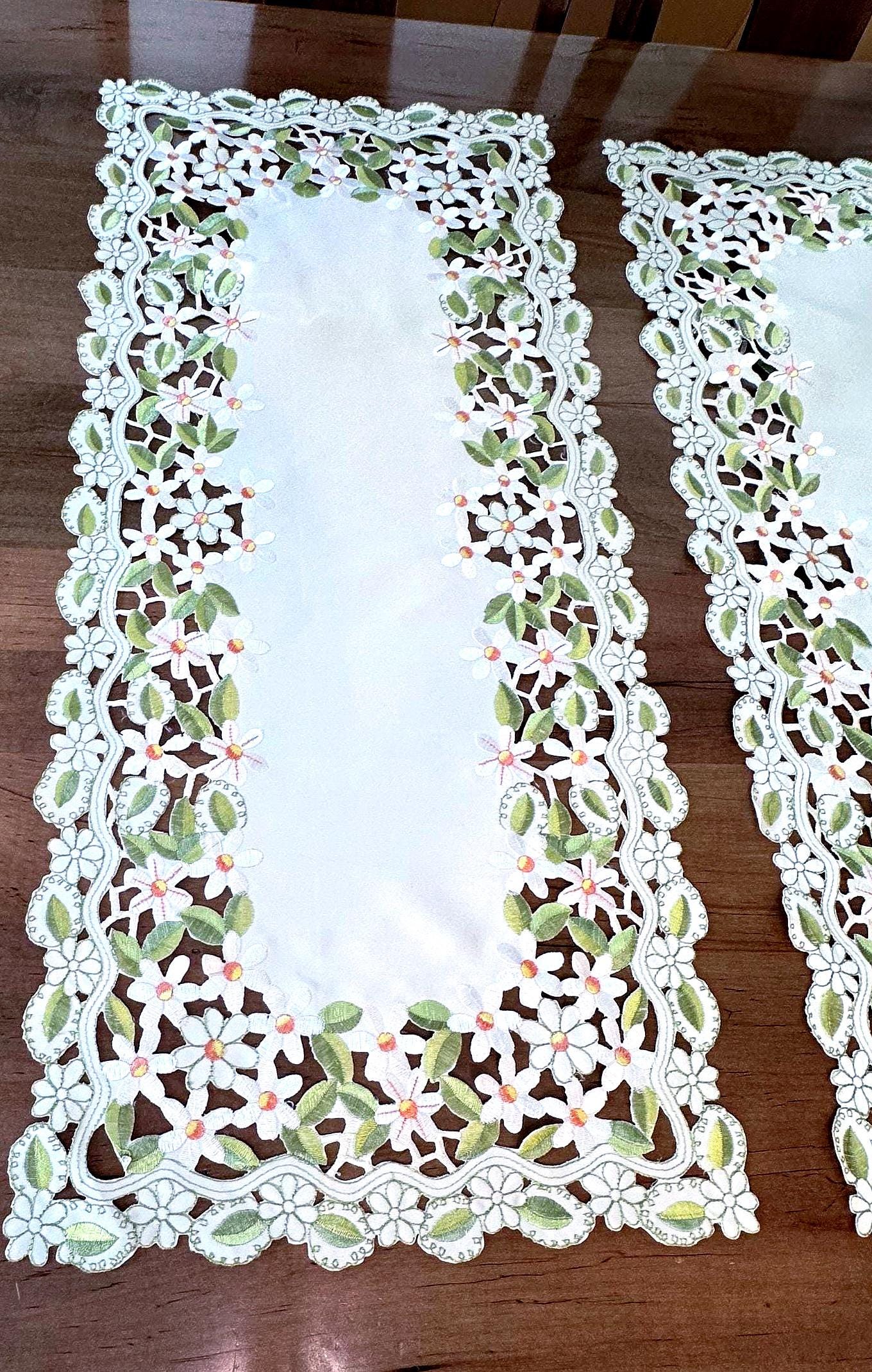 Daisy Cutwork Table Runner