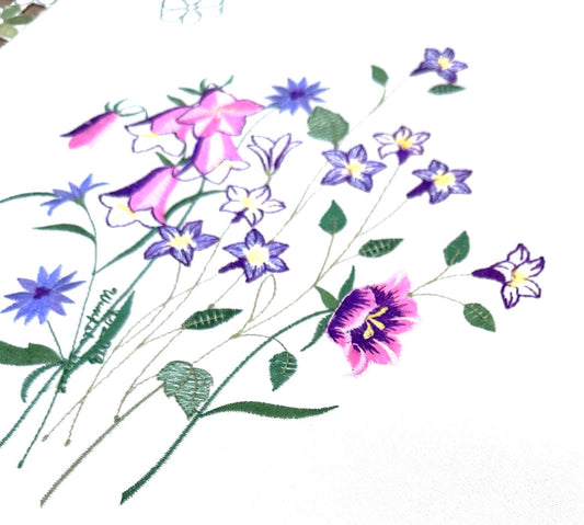 Embroidered Wildflower Cutwork Table Runner – Elegant Spring Floral Decor