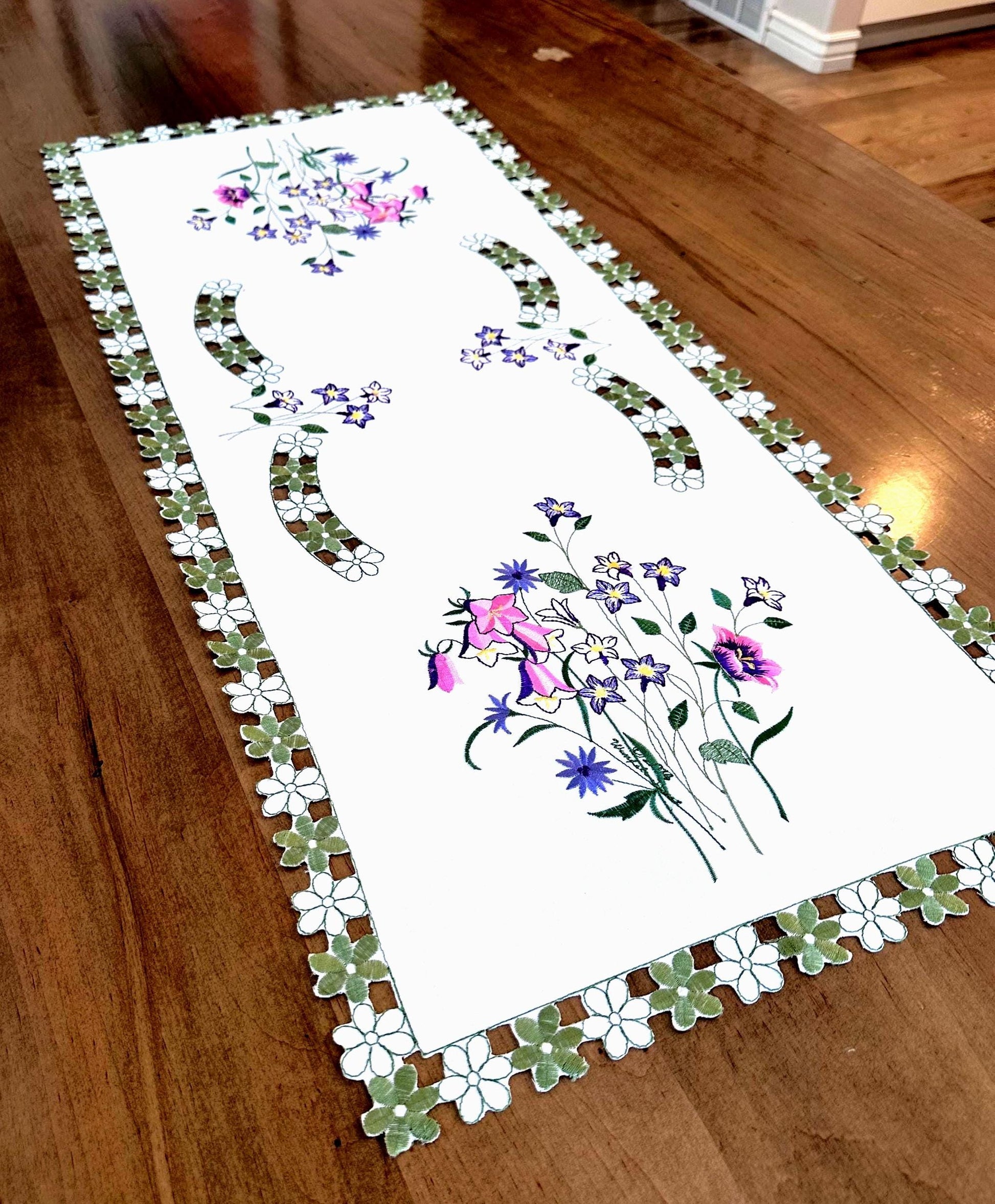 Embroidered Wildflower Cutwork Table Runner – Elegant Spring Floral Decor