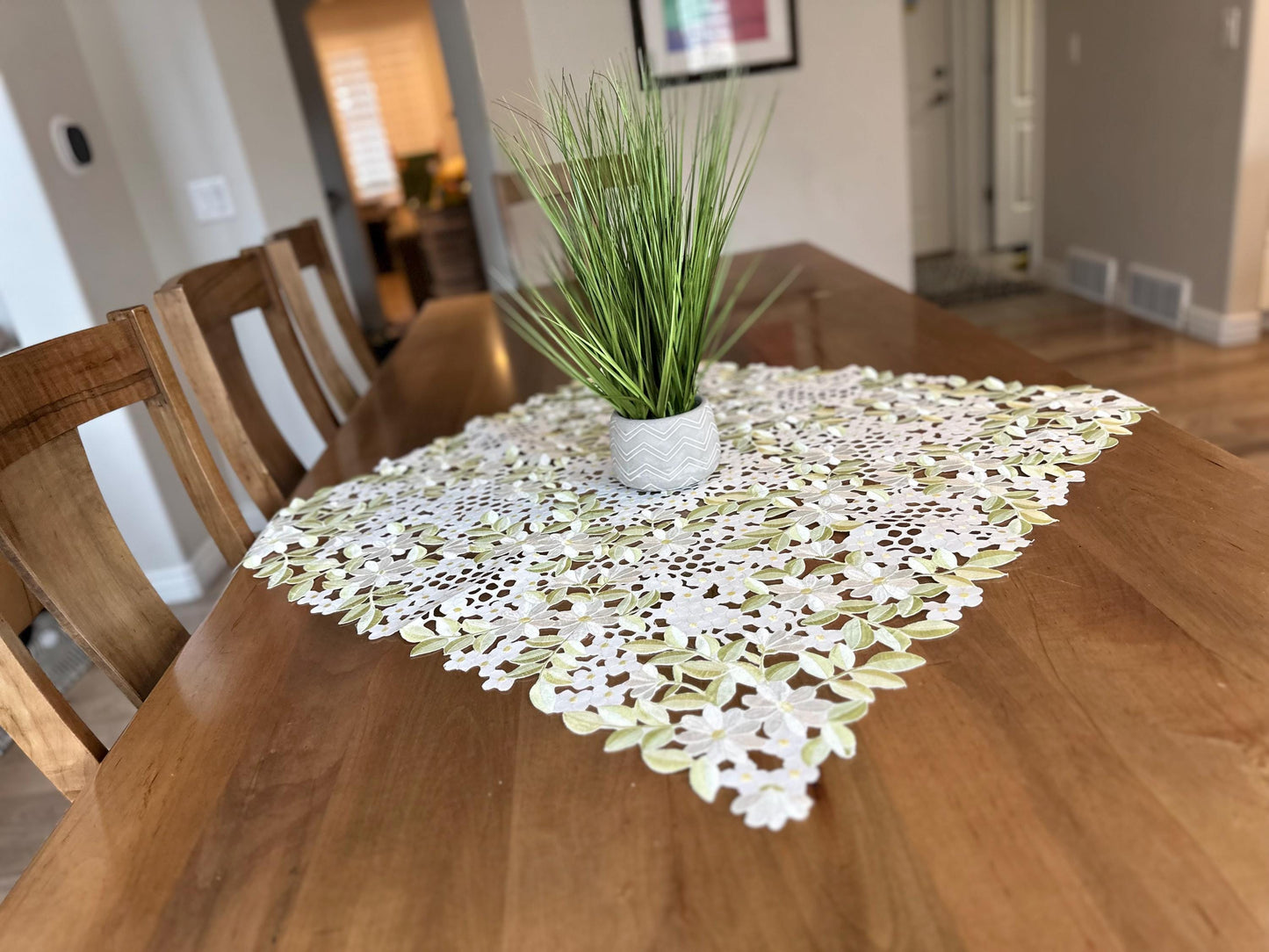 Daisy Garden Table Runner