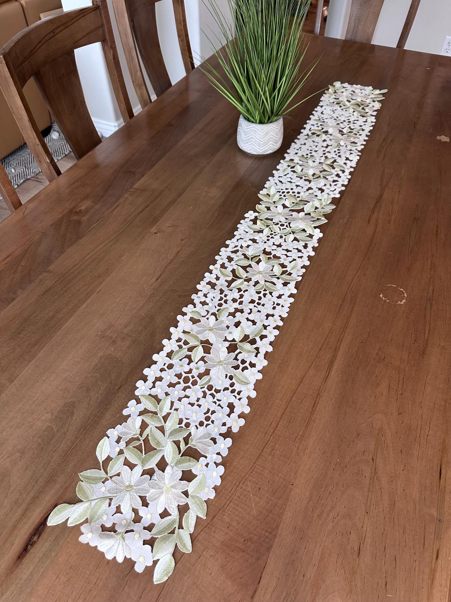 Daisy Garden Table Runner