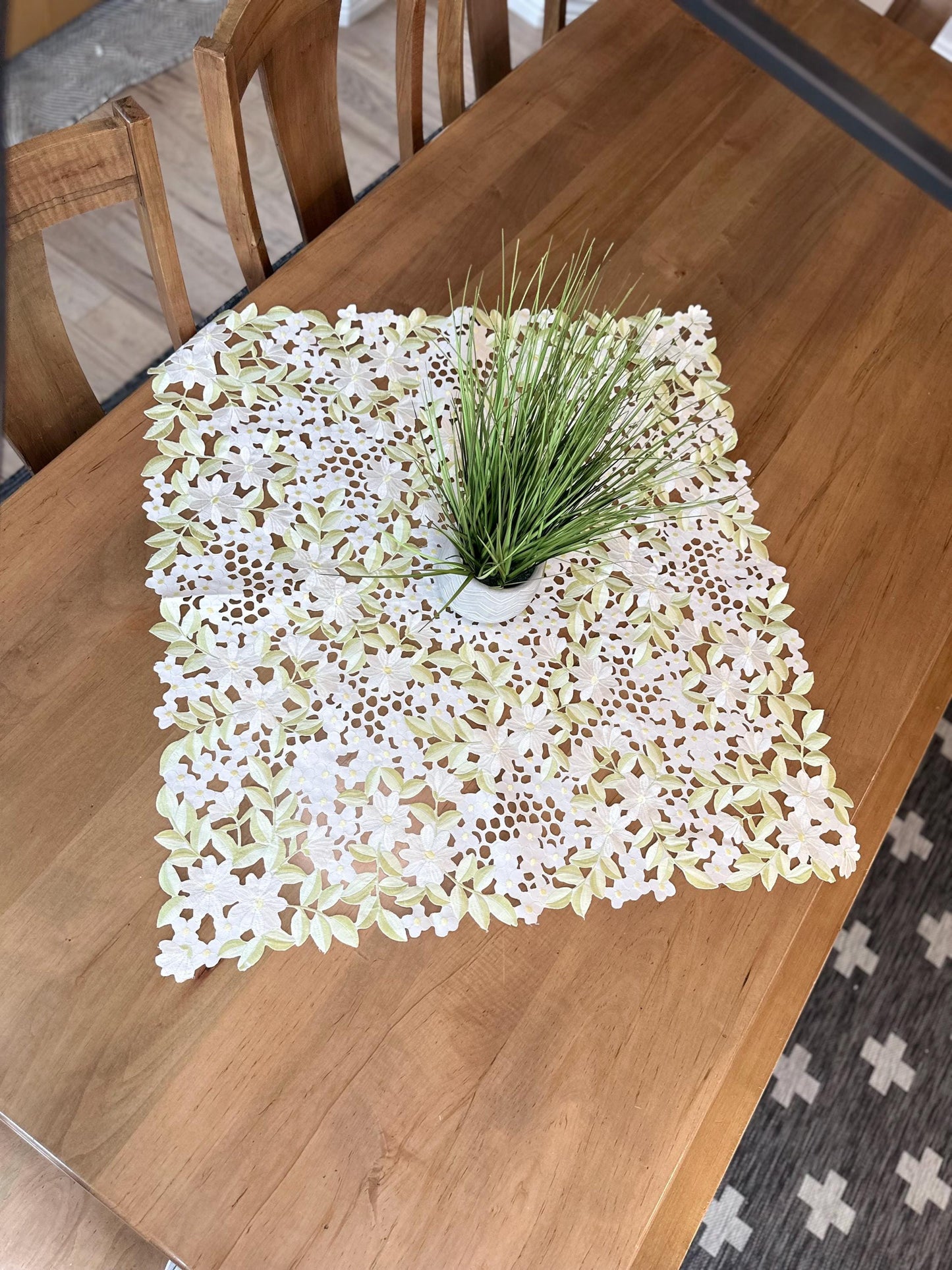 Daisy Garden Table Runner