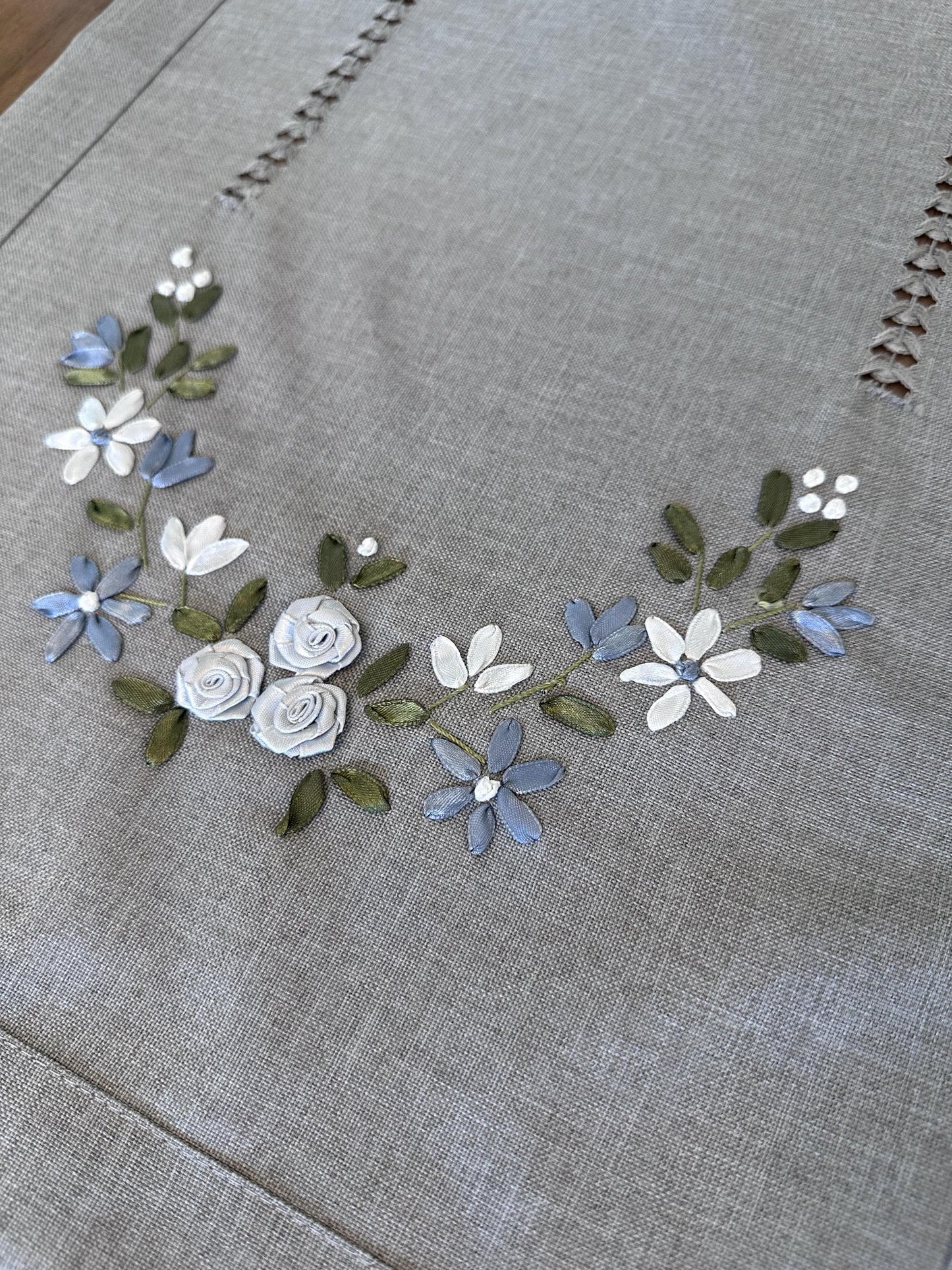 Embroidered Gray Linen Table Runner – Elegant Floral Design