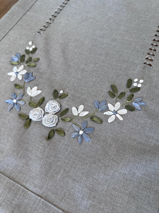 Embroidered Gray Linen Table Runner – Elegant Floral Design