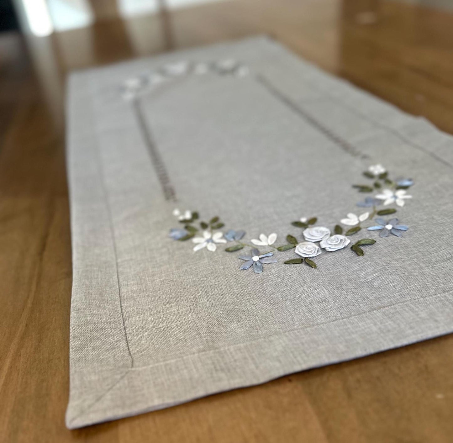 Embroidered Gray Linen Table Runner – Elegant Floral Design