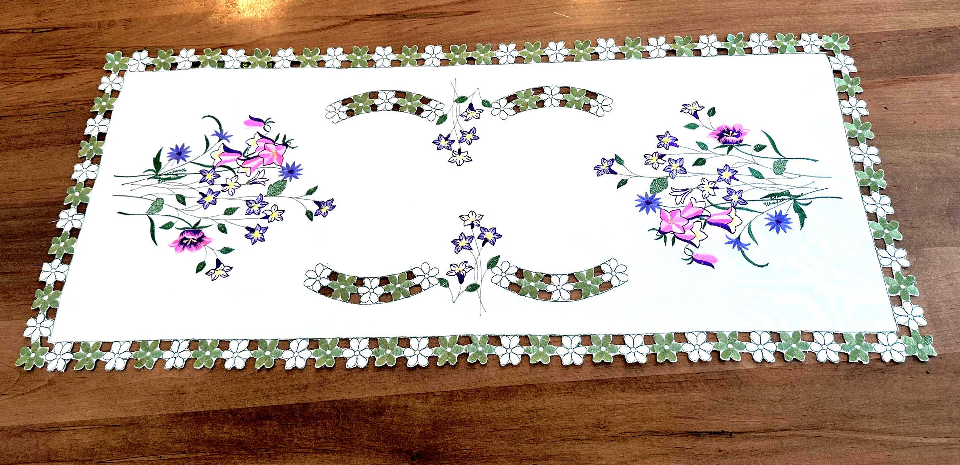 Embroidered Wildflower Cutwork Table Runner – Elegant Spring Floral Decor