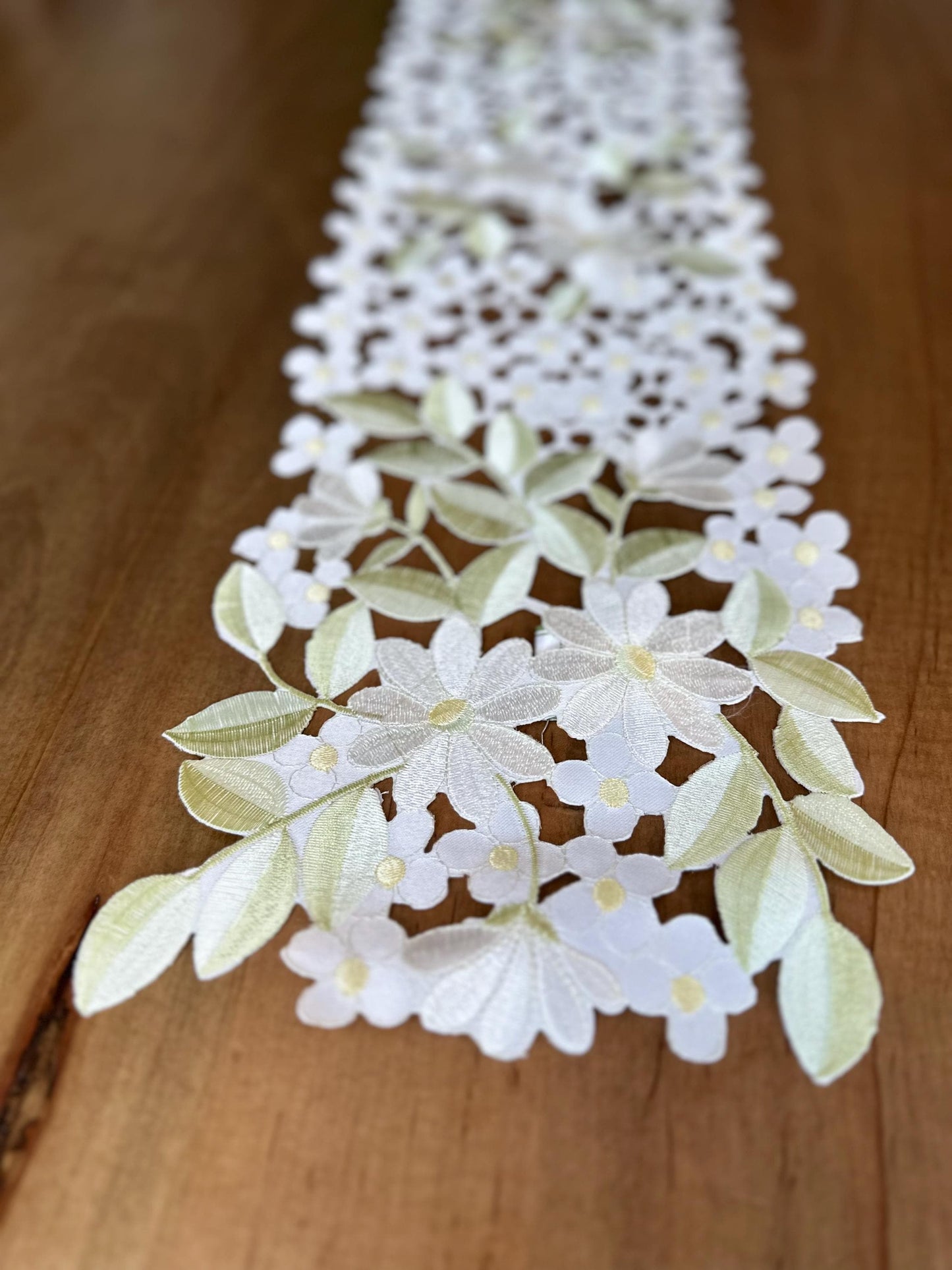 Daisy Garden Table Runner