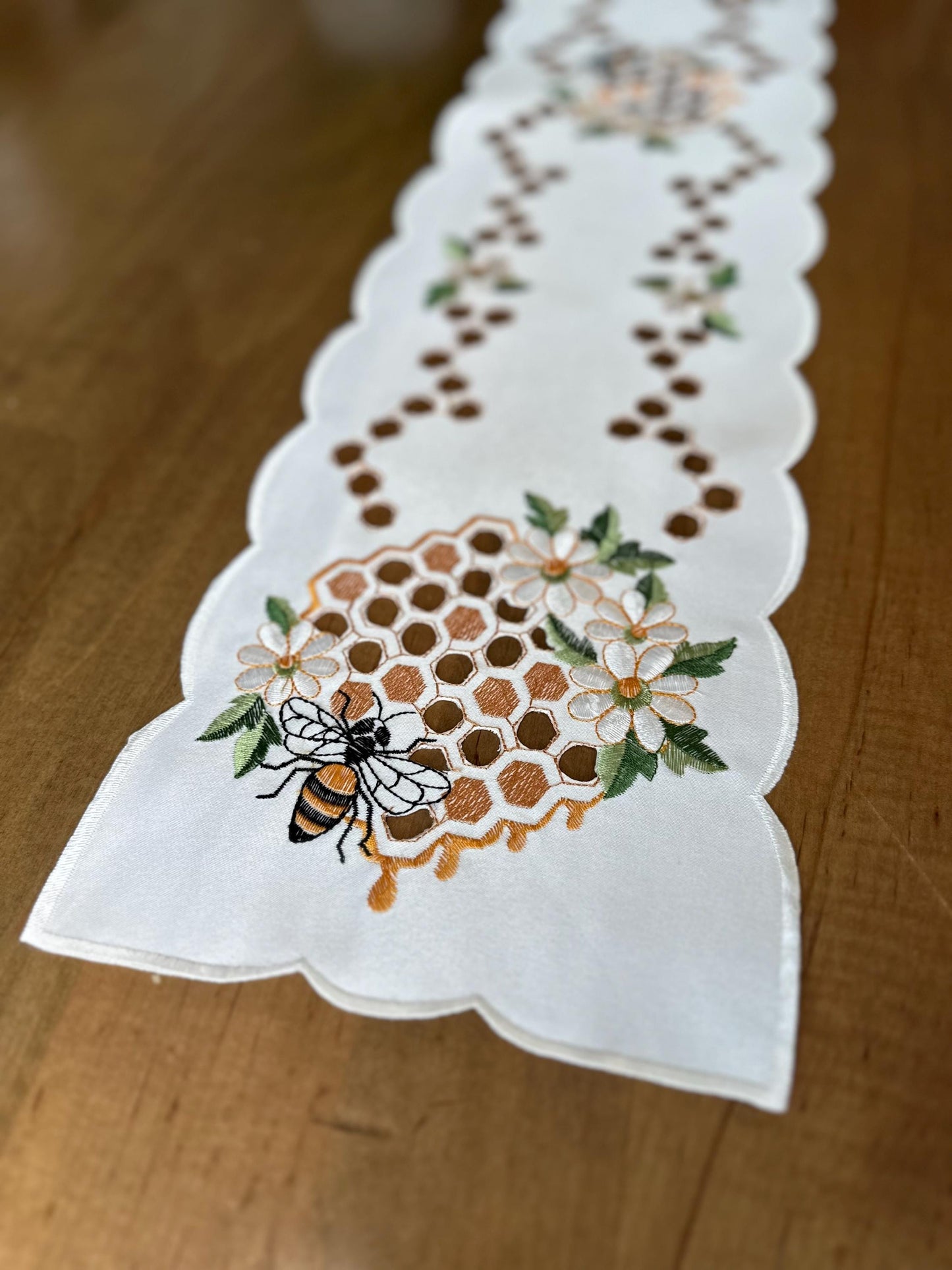 Honeybee Table Runner