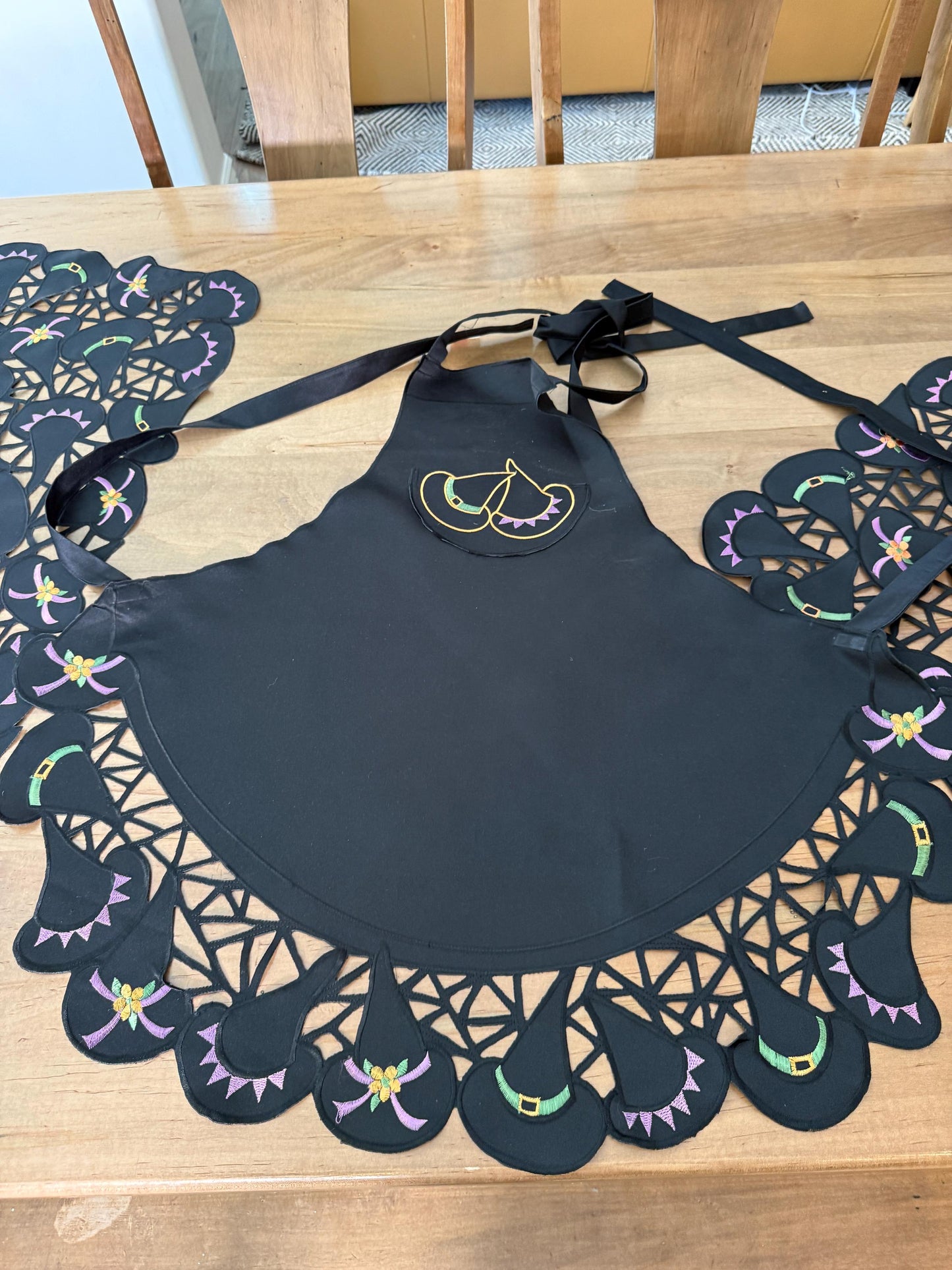 Witch Hat Embrodered Table Linens & Aprons – Halloween Embroidered